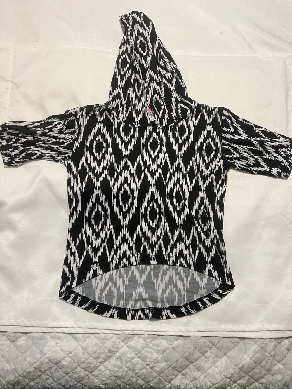 Derek Heart Black & White Ikat Print Hooded Top